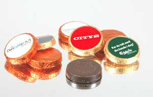 Lækker mørk chokolade med mint- eller orange crisp, i guld, eller bronze metalfolie med Deres logo på label.